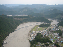 熊野本宮大社上空から南方面