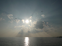 ３機のパラグライダー