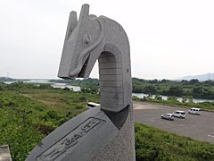 大蛇のモニュメント