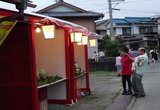 祇園さんの夜店を見て回る住民