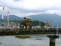 田辺祭の笠鉾巡行