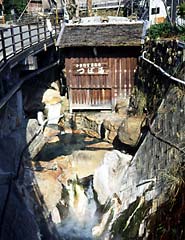 世界遺産登録の温泉「つぼ湯」